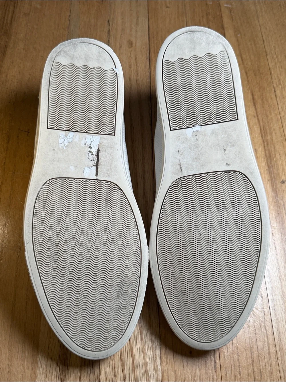 Minimalist Men’s White Leather Low-Top Sneakers